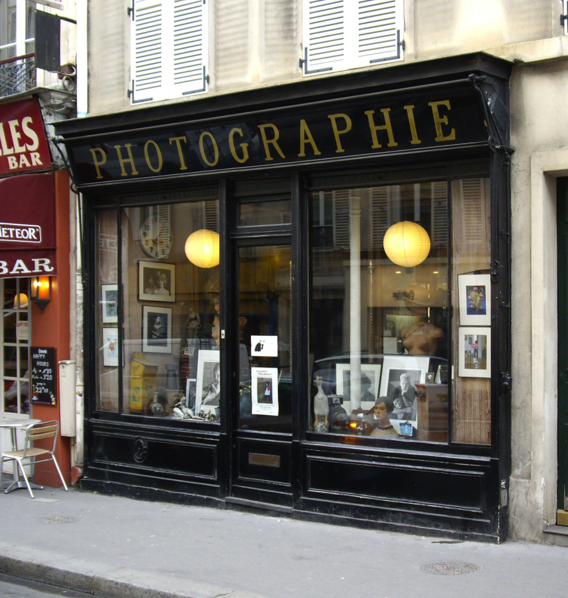 Devanture de boutique, rue des Batignolles, Paris 17e